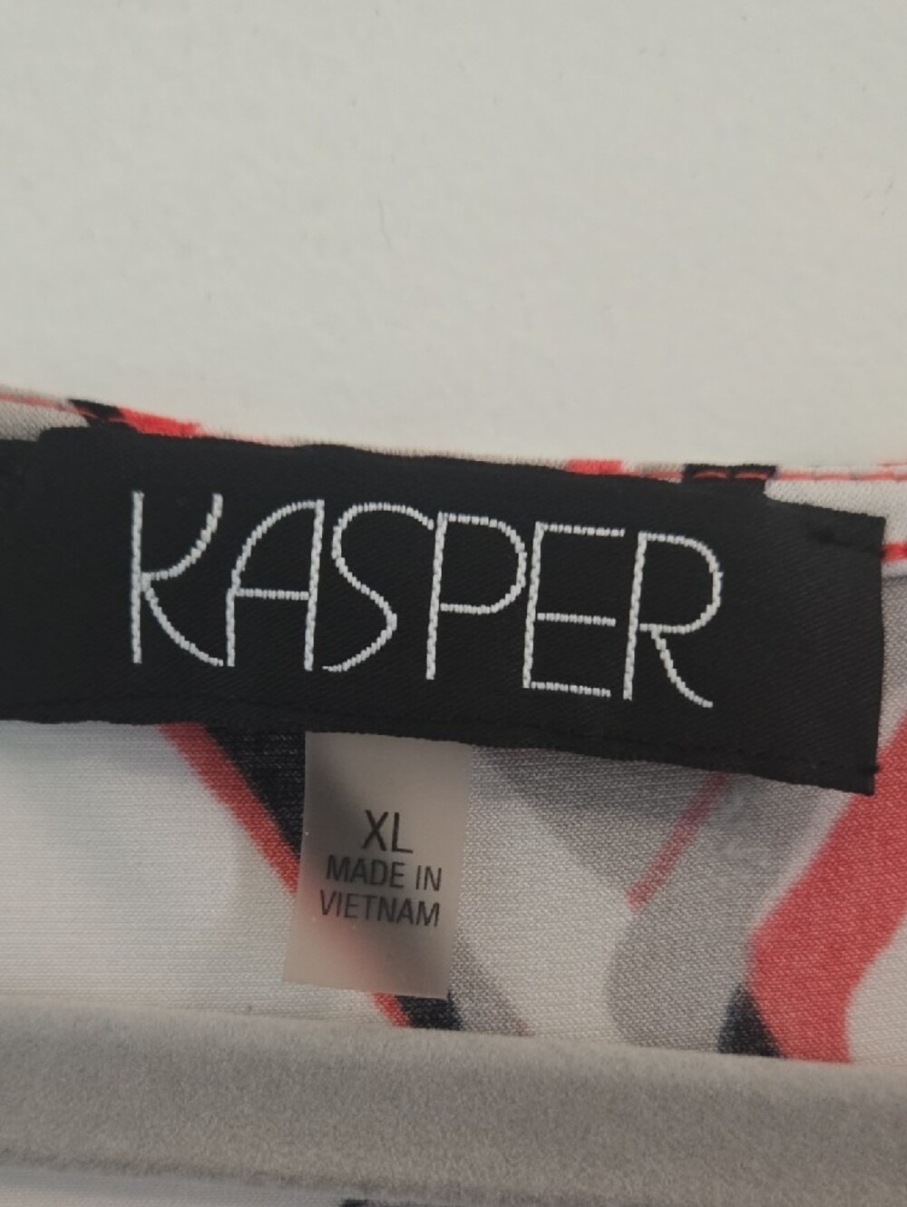 Kasper Coral Black White Geometric Sleeveless Top - Picture 2 of 2
